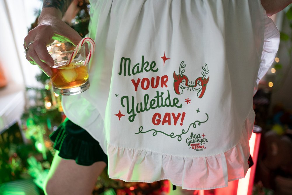 Apron / Yuletide Kissy Reindeer